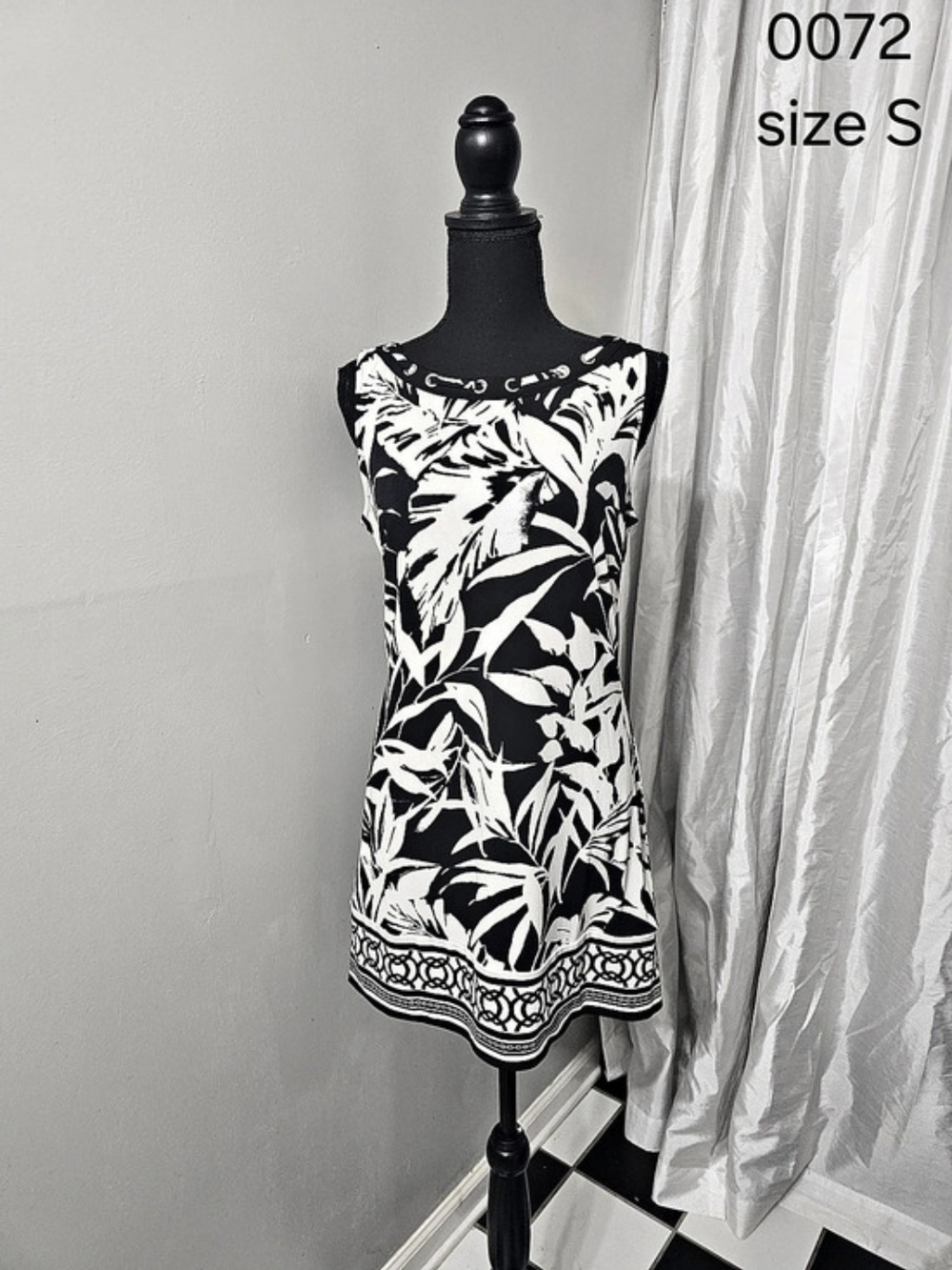 White House Black Market Floral Mini Dress in Black & White Size